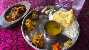 A large plate of India food